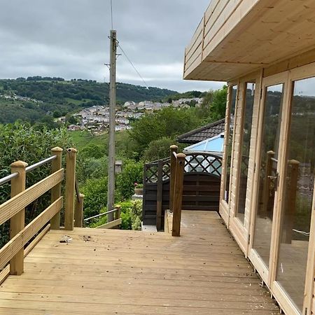 Villa The Crest Hillside Retreat With Hot Tub Abertillery Exterior foto