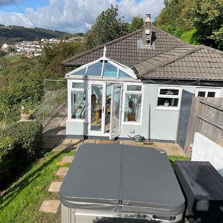 Villa The Crest Hillside Retreat With Hot Tub Abertillery Exterior foto