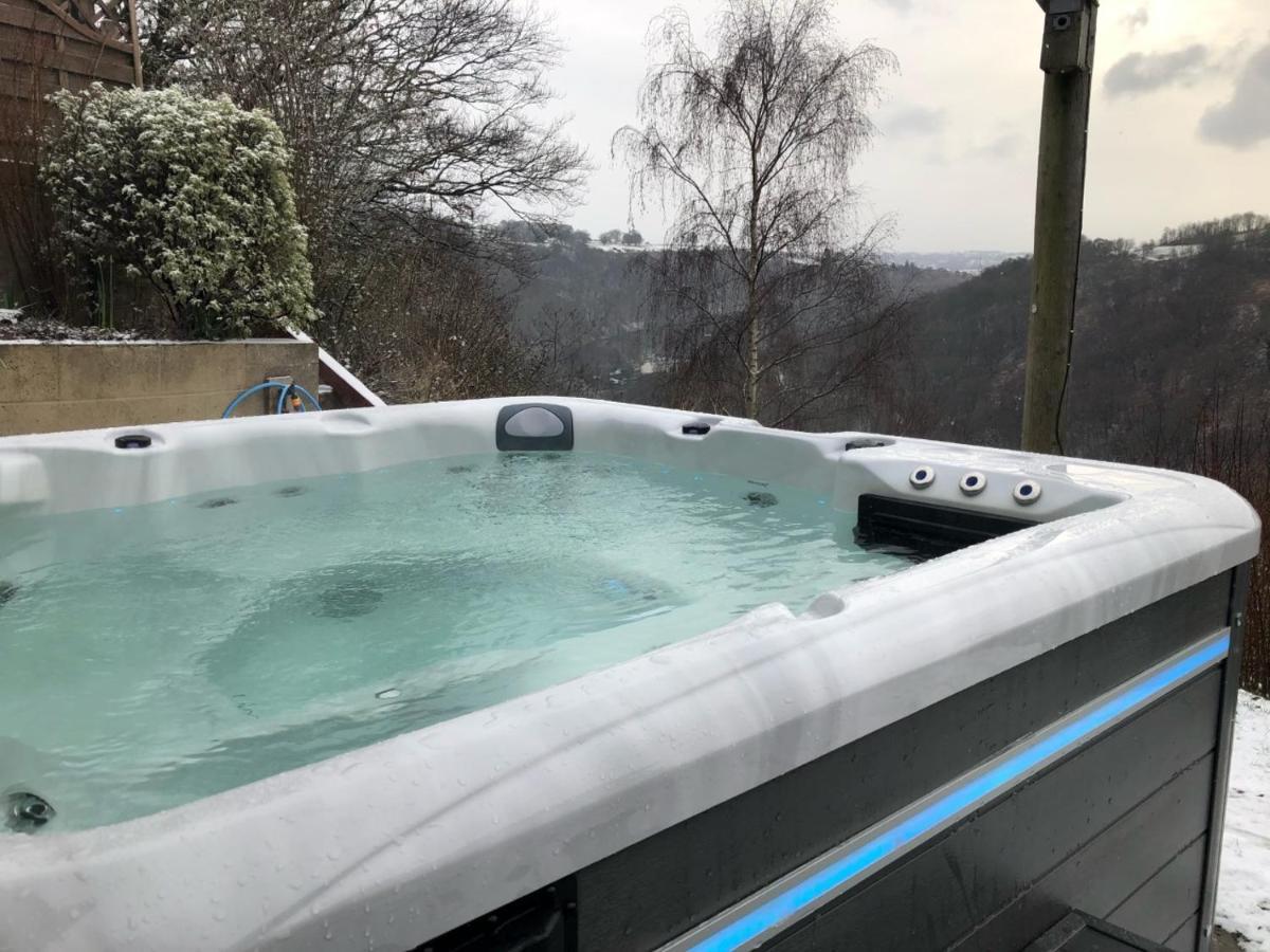 Villa The Crest Hillside Retreat With Hot Tub Abertillery Exterior foto