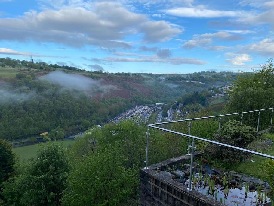 Villa The Crest Hillside Retreat With Hot Tub Abertillery Exterior foto