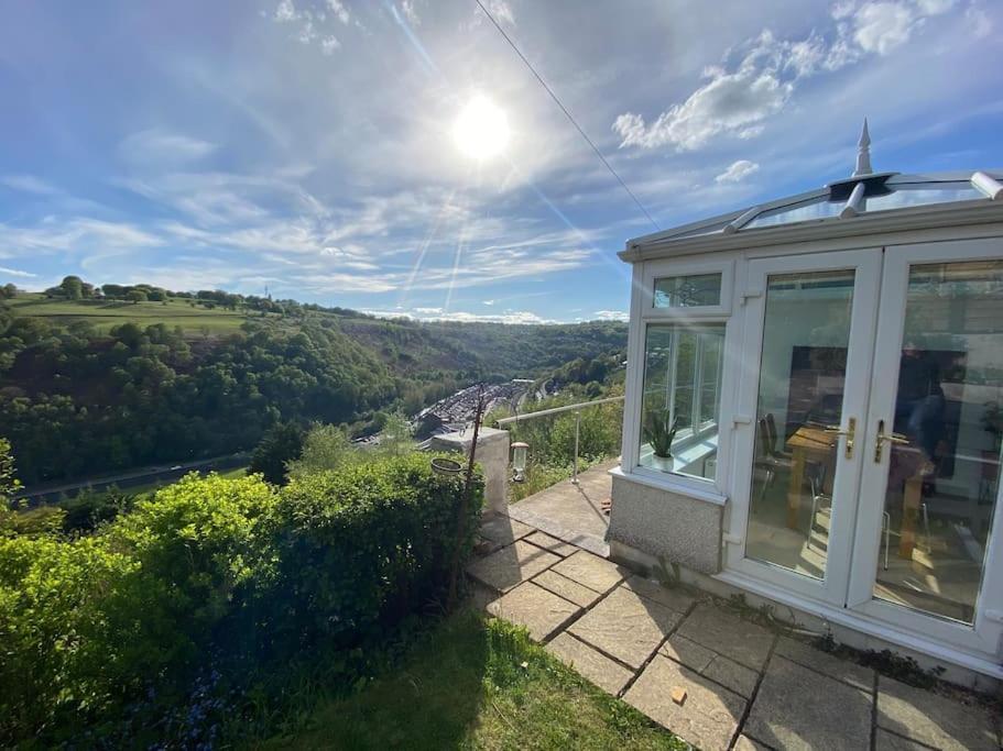 Villa The Crest Hillside Retreat With Hot Tub Abertillery Exterior foto