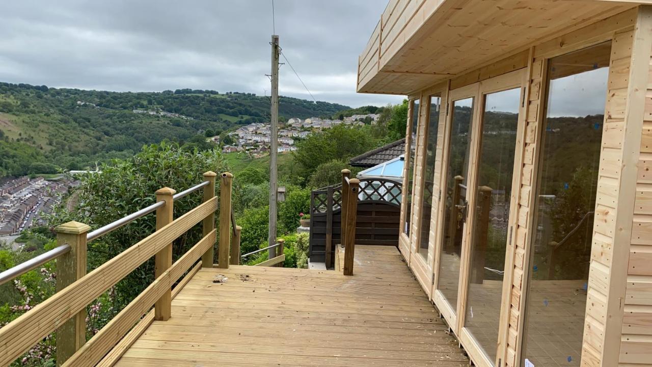 Villa The Crest Hillside Retreat With Hot Tub Abertillery Exterior foto