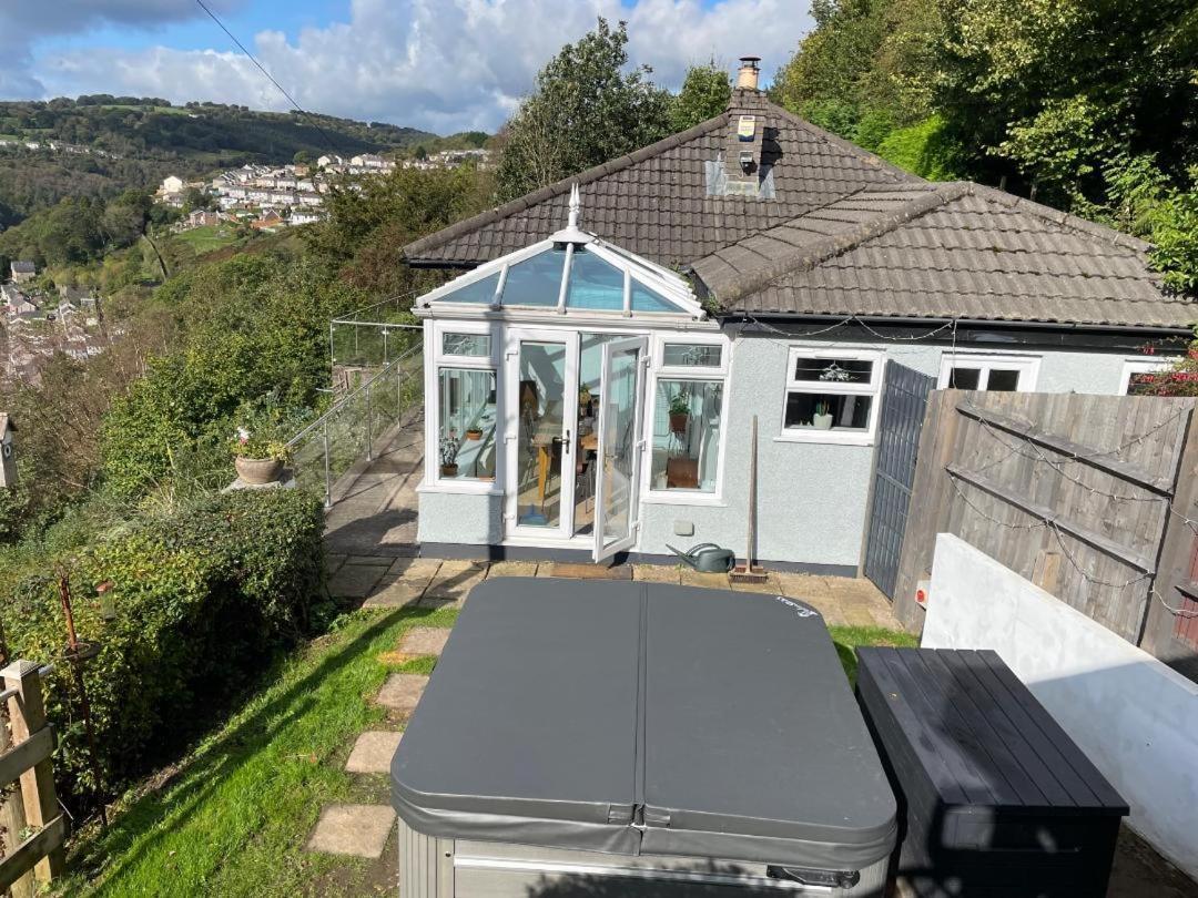 Villa The Crest Hillside Retreat With Hot Tub Abertillery Exterior foto